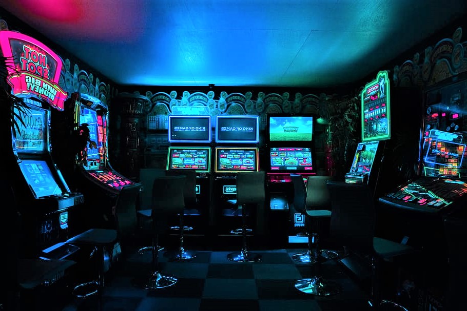 game-machine-neon-lights